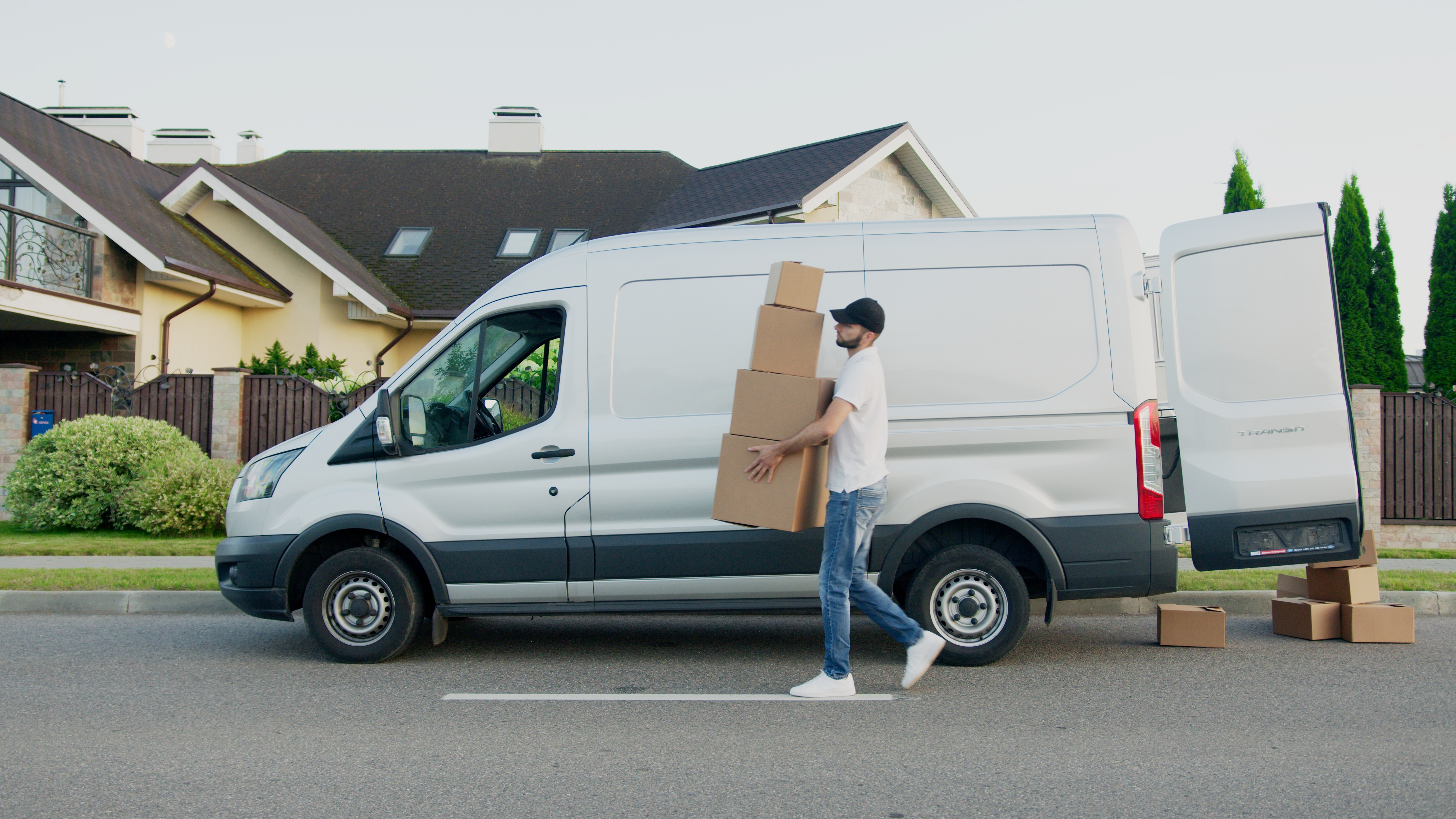 Professional movers from Tera Moving Services River Oaks, Houston, Texas.
